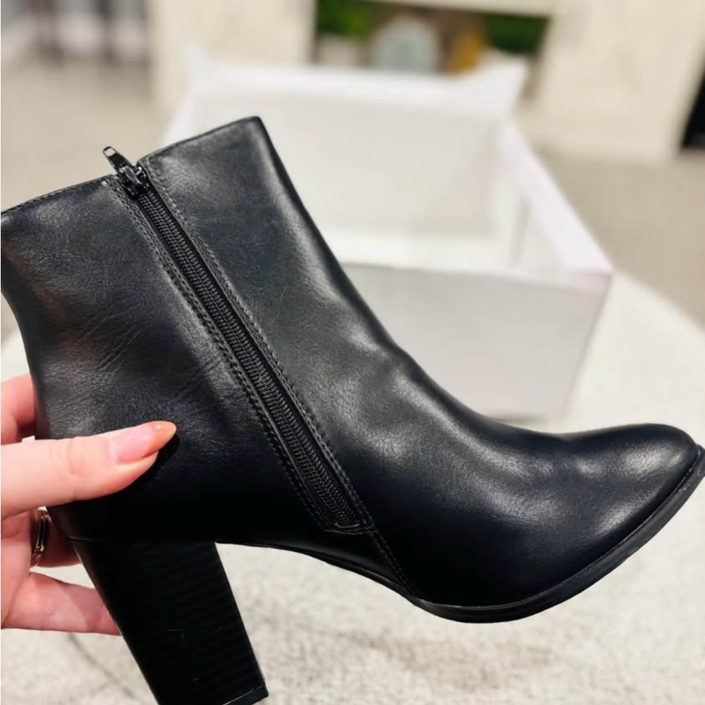 Dream Pairs Anita Black Ankle Boot with Block Heel and Side Zipper